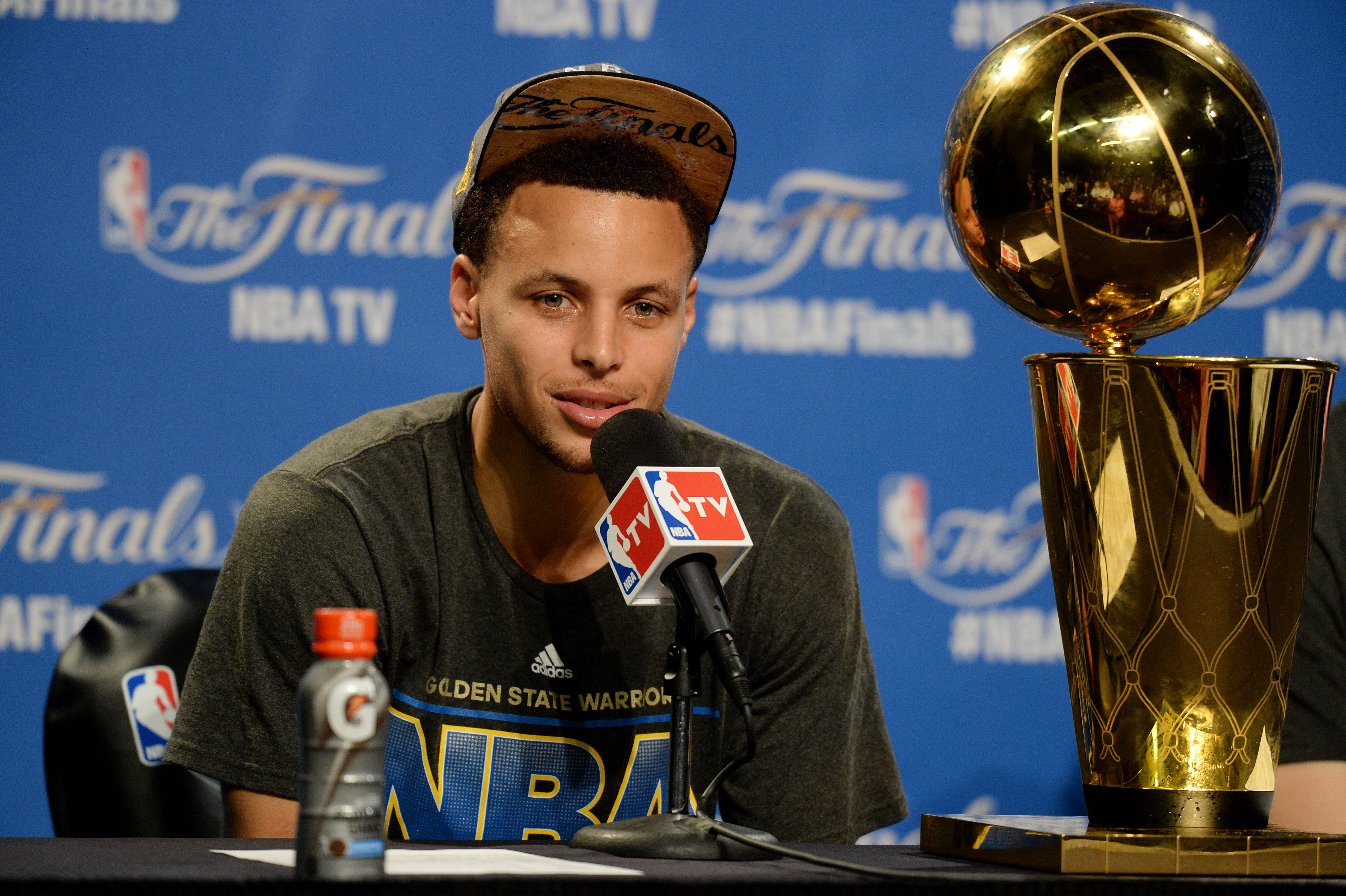 Stephen Curry's magical season continues: First winner of the Magic Johnson  award